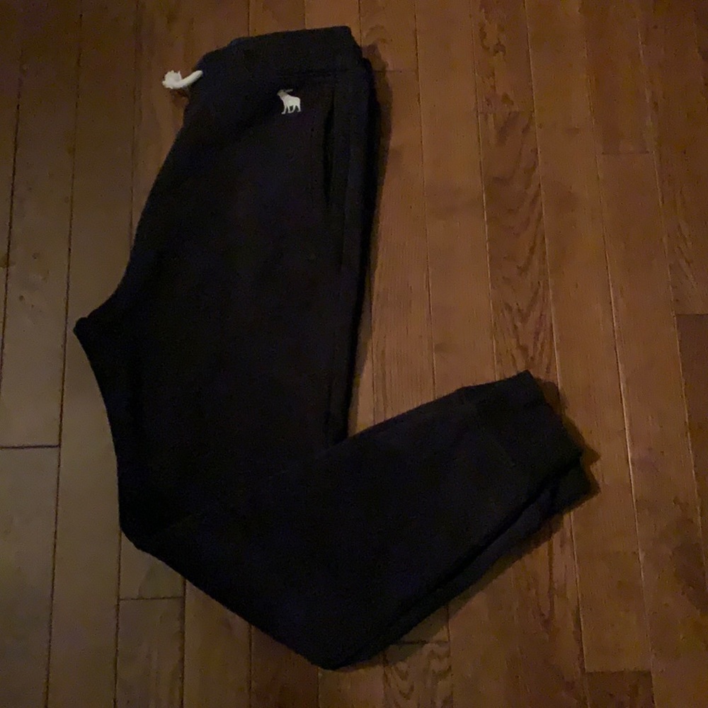 ABERCROMBIE KIDS black drawstring joggers.